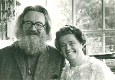 photo of Robin and Sylvia Skelton smiling